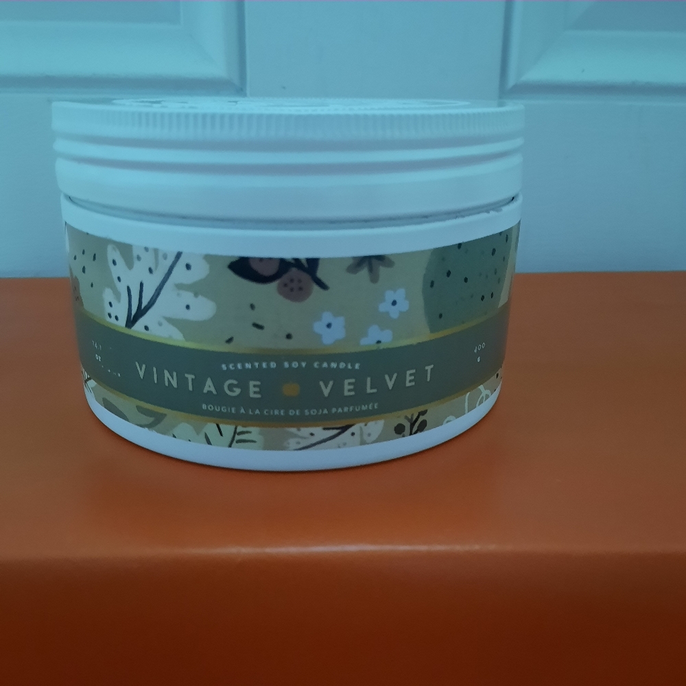 NWT - Tried & True Vintage Velvet 3 Wick Candle